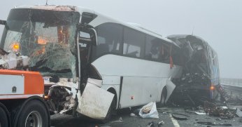 Zincirleme kazada 10 kişi öldü, 57 kişi yaralandı