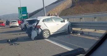 8 araç birbirine girdi: 4 yaralı