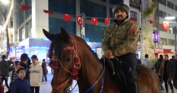 Yeni yıla at üstünde girdi