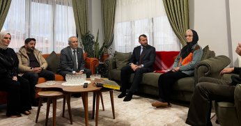 Aynacı, ilk ziyaretini şehit ailesine yaptı