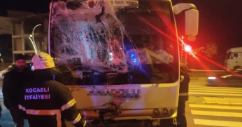 Gölcük’te iki midibüs çarpıştı: 1 yaralı