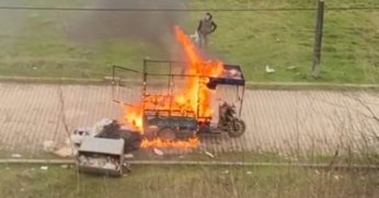 Ekmek teknesi gözünün önünde küle döndü