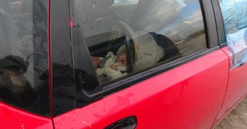 10 aylık bebek araçta mahsur kaldı