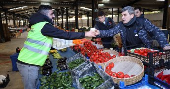 Büyükşehir’den pazarcı esnafına sabah çorbası