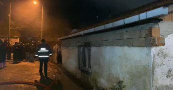 Kömürlükte çıkan yangın mahalleliyi sokağa döktü