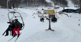 Kartepe’de kayak sezonu hareketli geçiyor