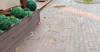 Çınarlık Meydanı’nda parke bakımı yapıldı