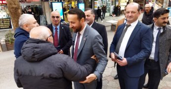 ‘Gölcük’ü yeniden ayağa kaldırmalıyız’