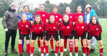 Körfezli kızlar farklı kazandı 8-0