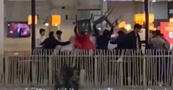 AVM’de tekme ve yumruklu kavga