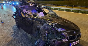 Otomobil tıra çarptı: 1 ölü, 2 yaralı