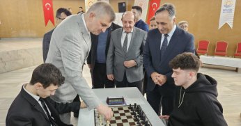 Satranç turnuvasında heyecan başladı 
