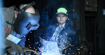 Eşini kanserden kaybetti, atölyenin başına geçti