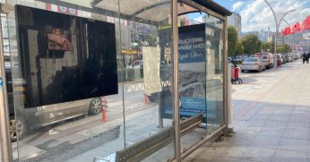 Kırılan camın yerine yenisi konulmalı