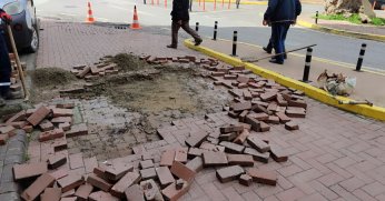 Parke taşlı yollarda düzenleme çalışmaları