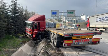 Tır su kanalına devrildi: 1 yaralı