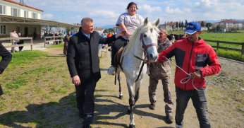 Sezer, özel bireylerin heyecanına ortak oldu
