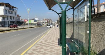 Durakta kırılan cam yerine konulmalı