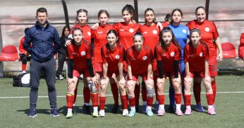 Körfezli kızlar farklı kazandı  9-1