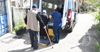 Sandıklara ‘Engelsiz Taksi’ ile götürüldüler