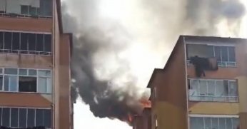 7 katlı apartmanın çatısı alev alev yandı