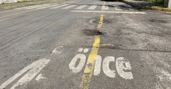 Yoldaki derin çukur kapatılmalı