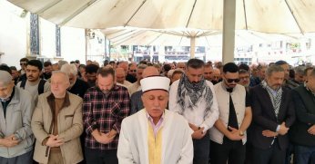 İsrail saldırılarında hayatını kaybedenler için gıyabi cenaze namazı kılındı