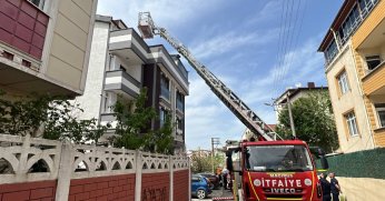 4 katlı apartmanın çatısında yangın