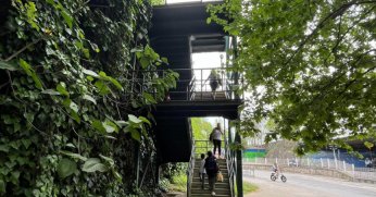 Tren garına ulaşımda asansör kolaylığı