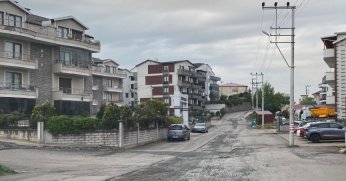 Uğur Mumcu Caddesi’ne yeni asfalt gerekli