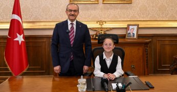 4.sınıf öğrencisi temsili vali oldu