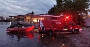 Denizde mahsur kalan 3 amatör balıkçı kurtarıldı