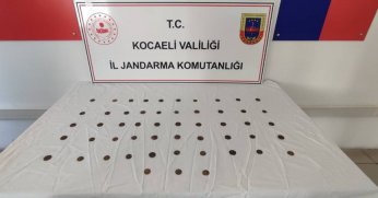 Üzerinden 53 sikke çıktı