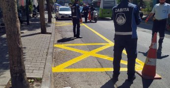 Durak ve hız kesici boyamaları yapıldı
