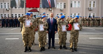 Özel gereksinimli gençler bir günlüğüne asker oldu