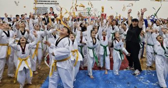 Gölcüklü sporcular kuşak atladı