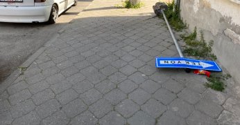 Tek yön tabelası yerine monte edilmeli