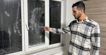 Çocukları uyurken evi kurşunladılar