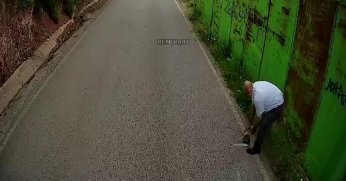 Otobüs şoförünün hareketi takdir topladı