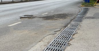 Anayolda büyüyen çukur kapatılmalı