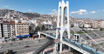 Üst geçitteki asansöre tuvaletini yapan şüpheli serbest