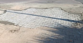 Parke taşlı yolda düzenleme yapıldı