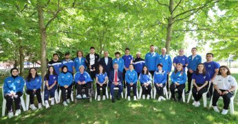 Büyükakın, Kağıtsporlu sporcularla