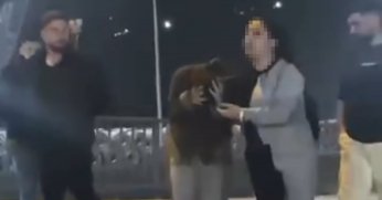 Kadın maganda genç kızlara dehşeti yaşattı