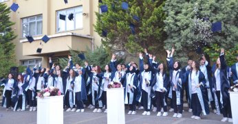 Öğrenciler mezuniyet sevinci yaşadı