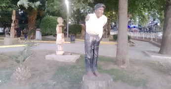 Ahşap heykellere verilen zarar tepki çekiyor