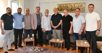 Başkan Özlü, hacıların evlerine misafir oldu