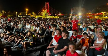 Binlerce Kocaelili milli takım için tek yürek oldu