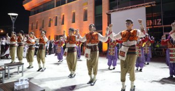 Halk oyunları ekibinden muhteşem performans