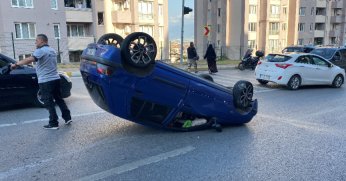 Otomobil takla attı: 1'i bebek 3 yaralı